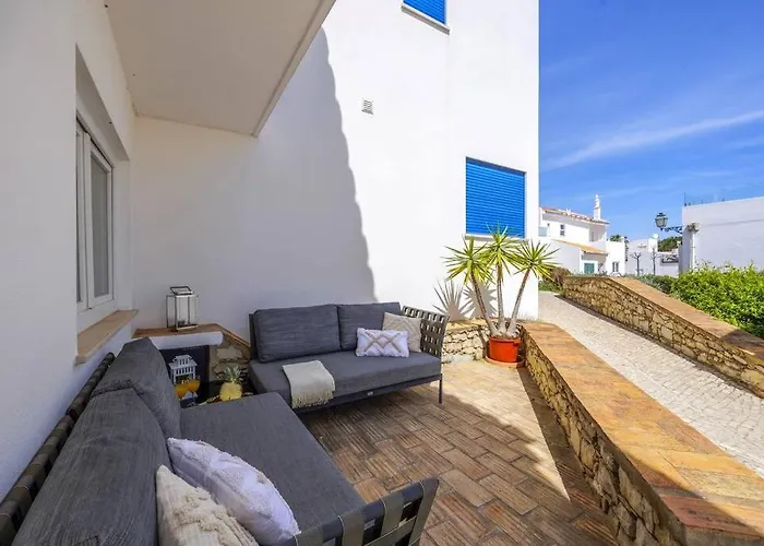 Villa Stunning 2-bedroom Retreat In Vale Do Lobo Almancil