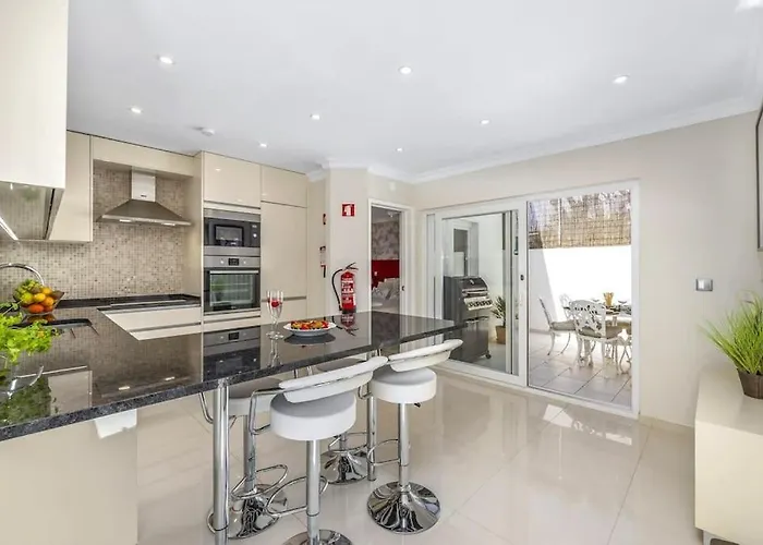 Stunning 2-bedroom Retreat In Vale Do Lobo Villa