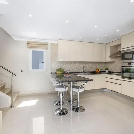 Villa Stunning 2-bedroom Retreat In Vale Do Lobo *